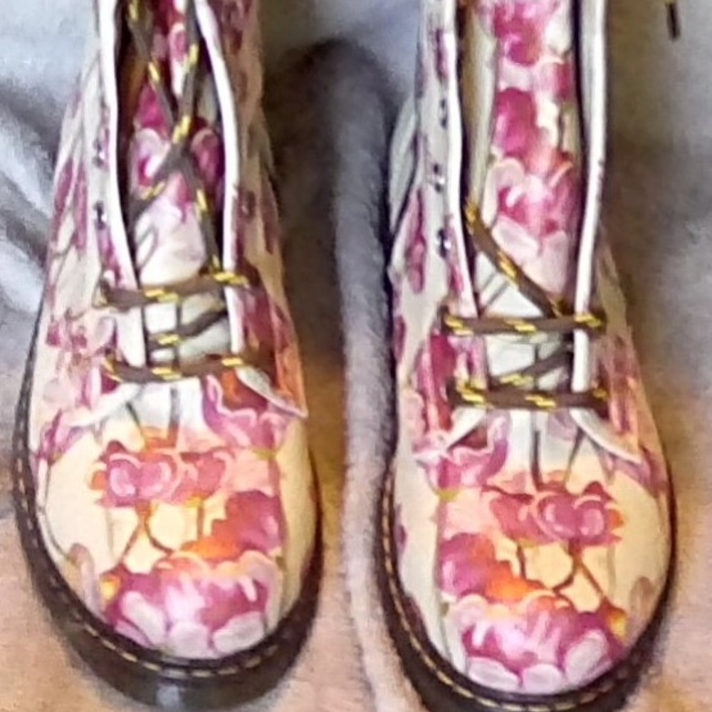 Handpainted boots